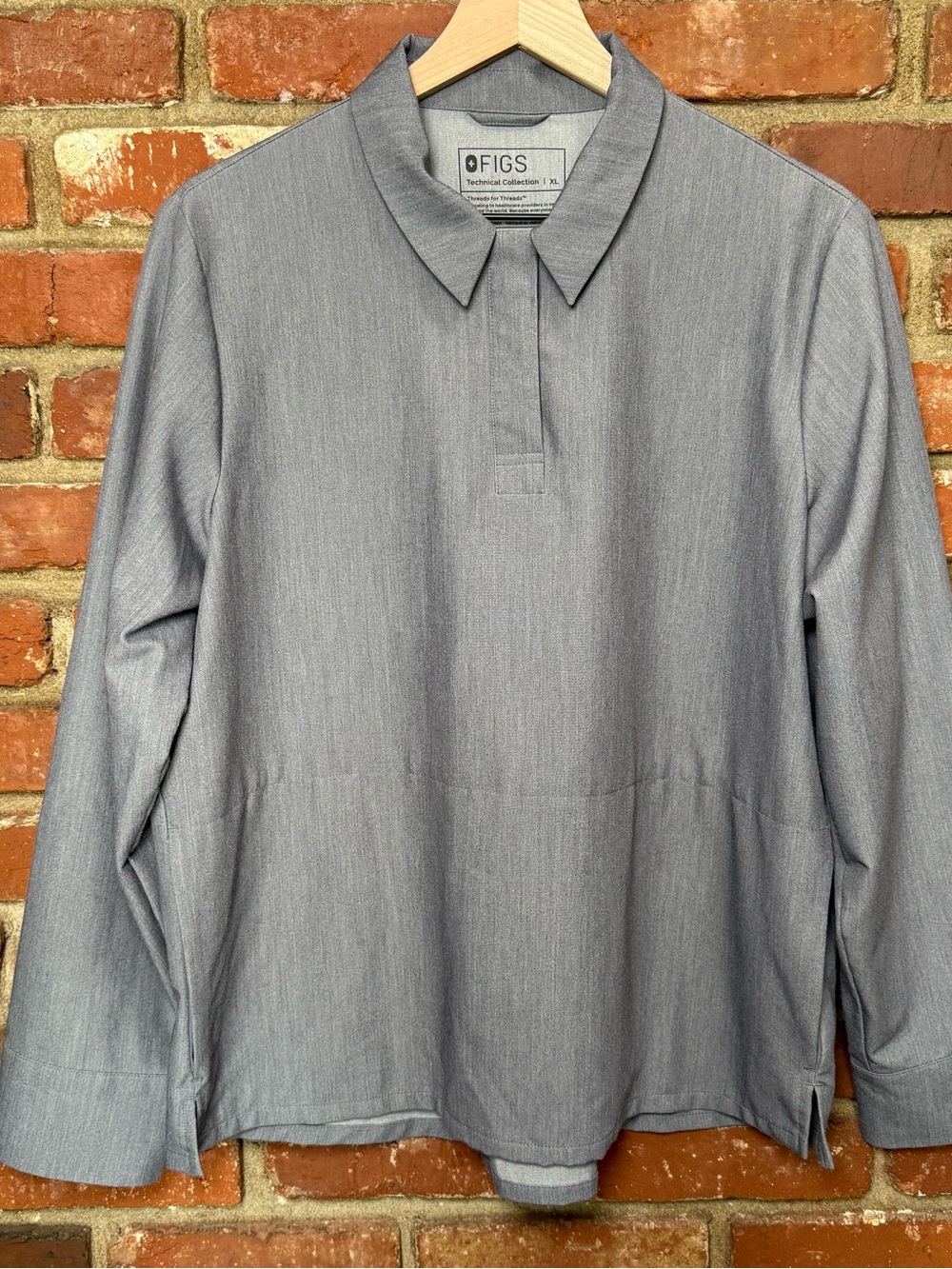 Figs women's Nala scrub top graphite gray long sleeve scrubpolo size XL collared
